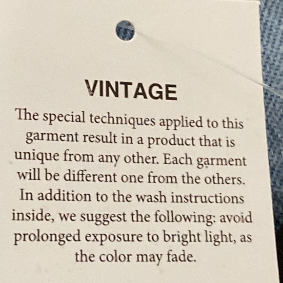 Guess Gia Rolled Cuff Short - Picture 7 of 8